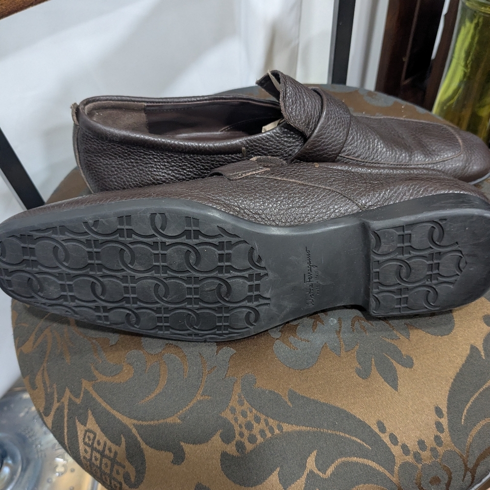 Brown Leather Men Ferragamo Shoes. These are comfortable and Gently Worn. Size9D
